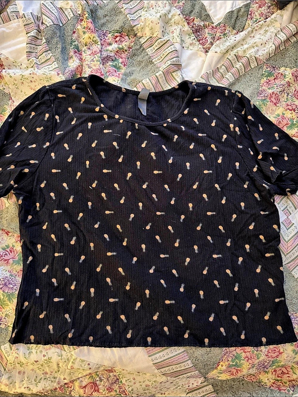 Women's pineapple Short Sleeve Top in Black